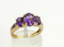 Cargar imagen en el visor de la galería, 1434: Vintage; 9ct Gold Amethysts Geometric Set Dress Ring- lovely, lilac symmetry