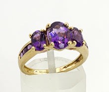 Cargar imagen en el visor de la galería, 1434: Vintage; 9ct Gold Amethysts Geometric Set Dress Ring- lovely, lilac symmetry
