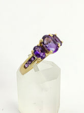Cargar imagen en el visor de la galería, 1434: Vintage; 9ct Gold Amethysts Geometric Set Dress Ring- lovely, lilac symmetry