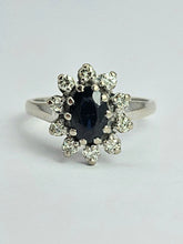 Cargar imagen en el visor de la galería, 1469: Vintage: 18ct White Gold French Blue Sapphire Diamonds Diana Cluster Ring