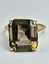 Load image into Gallery viewer, 6308: Vintage: 9ct Gold Large Emerald Cut Smokey Quartz Statement Ring