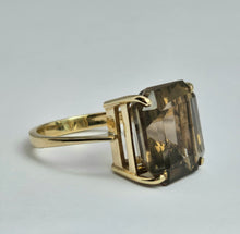 Load image into Gallery viewer, 6308: Vintage: 9ct Gold Large Emerald Cut Smokey Quartz Statement Ring