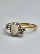 Cargar imagen en el visor de la galería, 1102: Vintage; 18ct Gold White Opal Twin Diamonds Dress Ring- cute, colourful, sparkling