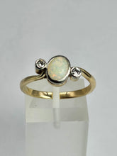 Cargar imagen en el visor de la galería, 1102: Vintage; 18ct Gold White Opal Twin Diamonds Dress Ring- cute, colourful, sparkling