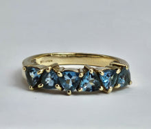 Cargar imagen en el visor de la galería, 1487: Vintage: Rare 9ct Gold Trillion Cut Aquanarines 6-Stone Ring- special
