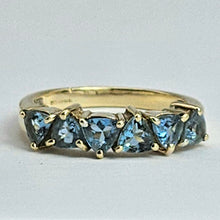 Cargar imagen en el visor de la galería, 1487: Vintage: Rare 9ct Gold Trillion Cut Aquanarines 6-Stone Ring- special