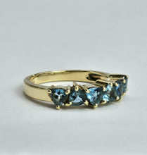 Cargar imagen en el visor de la galería, 1487: Vintage: Rare 9ct Gold Trillion Cut Aquanarines 6-Stone Ring- special