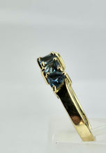 Cargar imagen en el visor de la galería, 1487: Vintage: Rare 9ct Gold Trillion Cut Aquanarines 6-Stone Ring- special