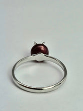 Cargar imagen en el visor de la galería, 1500: Vintage: 18ct White Gold Ruby Dress/Stacker  Ring- petite, cute, sparkly