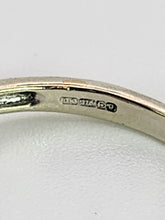 Cargar imagen en el visor de la galería, 1393: Vintage: 9ct White Gold Pear Cut Emerald Solitaire- cute, petite, eye candy
