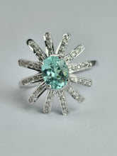 Cargar imagen en el visor de la galería, 1562: Vintage: 18ct White Gold Aquamarine Diamonds Starburst Ring- absolutely fabulous