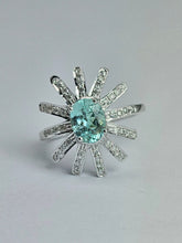 Cargar imagen en el visor de la galería, 1562: Vintage: 18ct White Gold Aquamarine Diamonds Starburst Ring- absolutely fabulous