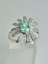 Cargar imagen en el visor de la galería, 1562: Vintage: 18ct White Gold Aquamarine Diamonds Starburst Ring- absolutely fabulous