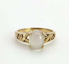 Cargar imagen en el visor de la galería, 1565: Vintage: 9ct Gold Openwork Cabochon Moonstone Solitaire Ring