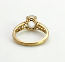 Cargar imagen en el visor de la galería, 1565: Vintage: 9ct Gold Openwork Cabochon Moonstone Solitaire Ring