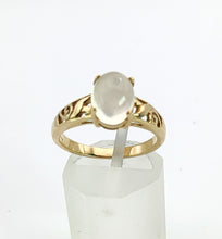 Cargar imagen en el visor de la galería, 1565: Vintage: 9ct Gold Openwork Cabochon Moonstone Solitaire Ring