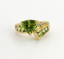 Load image into Gallery viewer, 1606: Vintage: 14ct Gold Trillion, Emerald. Round Cut Peridots Cocktail Ring- exquisite