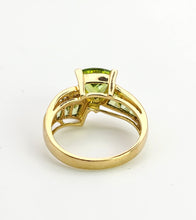 Load image into Gallery viewer, 1606: Vintage: 14ct Gold Trillion, Emerald. Round Cut Peridots Cocktail Ring- exquisite
