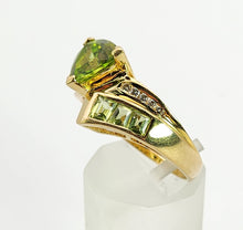 Load image into Gallery viewer, 1606: Vintage: 14ct Gold Trillion, Emerald. Round Cut Peridots Cocktail Ring- exquisite