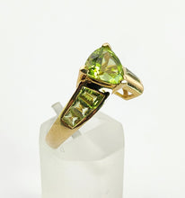 Load image into Gallery viewer, 1606: Vintage: 14ct Gold Trillion, Emerald. Round Cut Peridots Cocktail Ring- exquisite