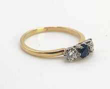 Load image into Gallery viewer, 0269: Vintage; 18ct Gold Blue Sapphire Diamonds 3-Stone Straight Ring- very fine example