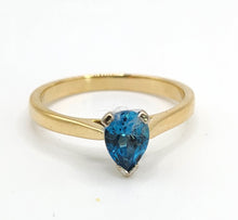 Cargar imagen en el visor de la galería, 0875: Vintage: 9ct Gold Persian Blue Pear-Cut Topaz Ring- a lovely solitaire