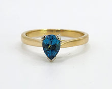 Cargar imagen en el visor de la galería, 0875: Vintage: 9ct Gold Persian Blue Pear-Cut Topaz Ring- a lovely solitaire