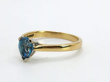 Cargar imagen en el visor de la galería, 0875: Vintage: 9ct Gold Persian Blue Pear-Cut Topaz Ring- a lovely solitaire
