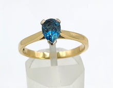 Cargar imagen en el visor de la galería, 0875: Vintage: 9ct Gold Persian Blue Pear-Cut Topaz Ring- a lovely solitaire