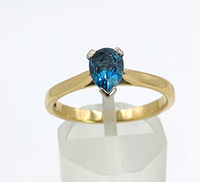 Cargar imagen en el visor de la galería, 0875: Vintage: 9ct Gold Persian Blue Pear-Cut Topaz Ring- a lovely solitaire