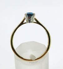 Cargar imagen en el visor de la galería, 0875: Vintage: 9ct Gold Persian Blue Pear-Cut Topaz Ring- a lovely solitaire
