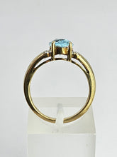 Cargar imagen en el visor de la galería, 1753: Vintage; 9ct Gold Large Swiss Blue Topaz Cocktail Ting- lovely cut an colour