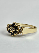 Cargar imagen en el visor de la galería, 1377: Vintage: 9ct Gold Blue Sapphires Diamonds Flowerhead Ring- From 1975