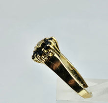 Cargar imagen en el visor de la galería, 1377: Vintage: 9ct Gold Blue Sapphires Diamonds Flowerhead Ring- From 1975