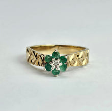 Cargar imagen en el visor de la galería, 1379: Vintage: 9ct Gold Emeralds Diamond Daisy Flower Ring- From 1978