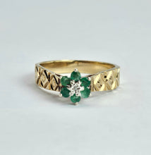 Cargar imagen en el visor de la galería, 1379: Vintage: 9ct Gold Emeralds Diamond Daisy Flower Ring- From 1978