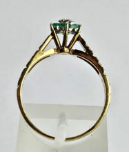 Cargar imagen en el visor de la galería, 1379: Vintage: 9ct Gold Emeralds Diamond Daisy Flower Ring- From 1978