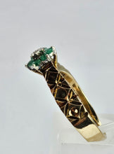 Cargar imagen en el visor de la galería, 1379: Vintage: 9ct Gold Emeralds Diamond Daisy Flower Ring- From 1978