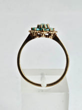 Load image into Gallery viewer, 1505: Vintage: 9ct Gold Petite Turquoise Daisy Ring - Flower Power- From 1970