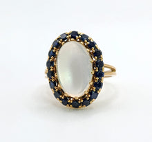 Cargar imagen en el visor de la galería, 1725: Vintage:18ct Gold Large Moonstone (7ct) 18 Blue Sapphires Cocktail Ring