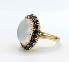 Cargar imagen en el visor de la galería, 1725: Vintage:18ct Gold Large Moonstone (7ct) 18 Blue Sapphires Cocktail Ring- sensational