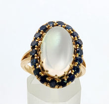 Cargar imagen en el visor de la galería, 1725: Vintage:18ct Gold Large Moonstone (7ct) 18 Blue Sapphires Cocktail Ring