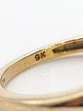 Load image into Gallery viewer, 1782: Vintage: 9ct Gold Cushion Cut Mint Green Quartz Ring- lovely cut and colours