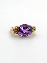 Load image into Gallery viewer, 1788: Vintage: 9ct Gold Purple Amethyst Solitaire Signet Ring- seductive cut & colour, nice weight