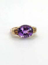 Load image into Gallery viewer, 1788: Vintage: 9ct Gold Purple Amethyst Solitaire Signet Ring- seductive cut & colour, nice weight