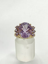 Load image into Gallery viewer, 1758: Vintage: 9ct Gold Lilac Amethysts Statement Cocktail Ring- Fabulous