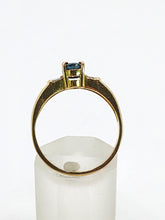 Load image into Gallery viewer, 1616: Vintage: 18ct Gold Cornflower Blue Sapphire Baguette Diamonds Ring- FAB