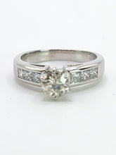 Cargar imagen en el visor de la galería, 1703: Vintage: 14ct White Gold Diamonds (1.4ct) Ring- Divine, Dazzling, Natural (0.8ct Centre stone)