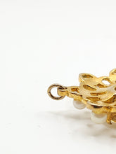 Load image into Gallery viewer, 1908: Vintage & Old 9ct Gold Yellow Citrine Seed Peals Pendant- Gorgeous symmetry