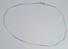 Load image into Gallery viewer, 2070: Vintage: 9ct White Gold Snake Chain/Necklace (40cm) - Pristine Condition